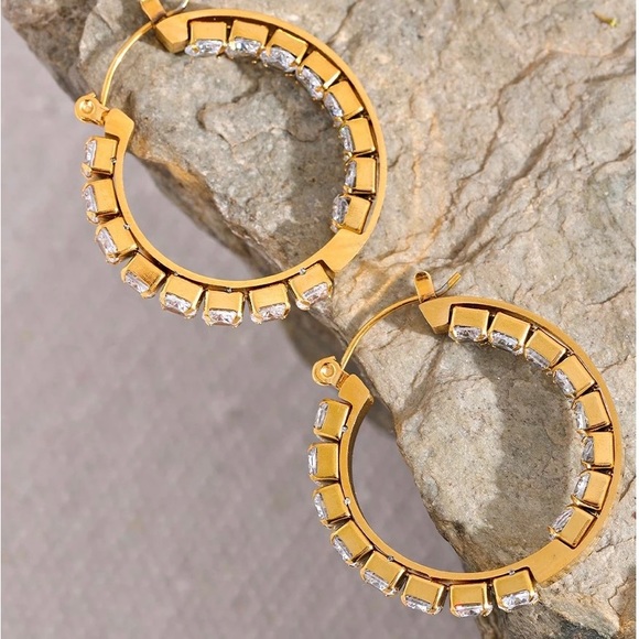 ◾️Luxury 18K Gold Plated Marquis 3A CZ Crystal Hoop Earrings - Picture 5 of 9
